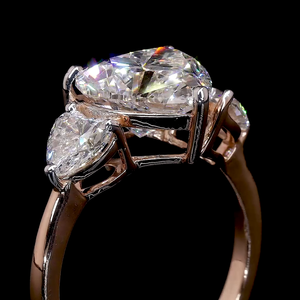 Bague en diamant de laboratoire Sweetheart Bloom, taille cœur au centre et accents ronds en or 14K/18K - Product Image 4