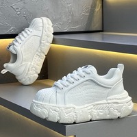 Chaussures décontractées à lacets pour hommes, style étudiant, en cuir lisse, à plateforme rehaussante, tendance printemps-automne, couleur blanche
