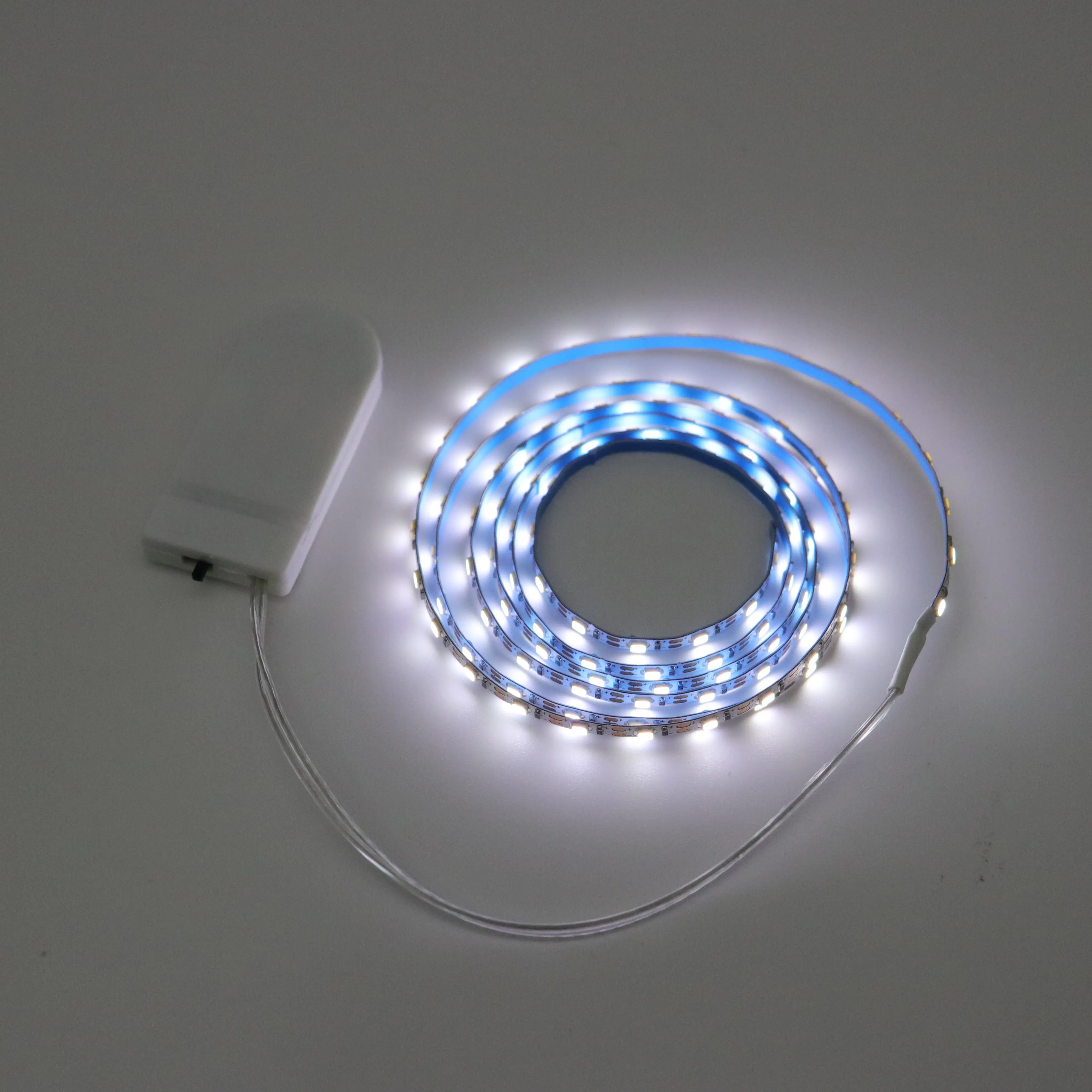 Pil hücresi Powered Led şerit ışıkları 5V ultra ince 3mm metre başına 1.0m 110 LEDs CR2032 Led esnek şerit