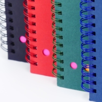 Lot de 4 carnets spirales personnalisés en papier kraft A5 lignés avec stylo intégré et notes adhésives