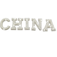 Patchs de lettres en strass avec perles blanches auto-adhésives personnalisées 4.5cm petit feutre brodé en forme de coeur avec résine pour le bricolage