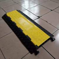 Protection de câble en caoutchouc PVC à 5 canaux, taille 30*40mm, dimensions 900*500*50mm, homologué CE RoHs, protection de câble à 5 voies