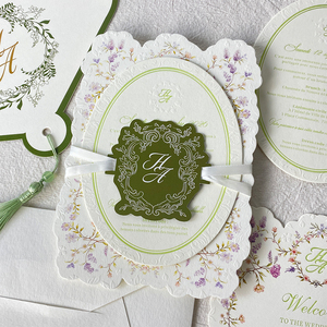 <span class=keywords><strong>Suite</strong></span> d'invitations <span class=keywords><strong>de</strong></span> mariage <span class=keywords><strong>de</strong></span> luxe en papier texturé blanc, vert olive et or botanique, avec éventail, pompon, découpe laser et impression personnalisée à la feuille d'or - Product Image 3