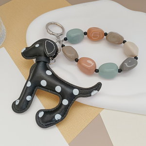 Llavero de piel sintética de <span class=keywords><strong>dalmata</strong></span> 3D acolchado al por mayor con correa de muñeca de cuentas coloridas, adorno para coche y bolso - Product Image 3