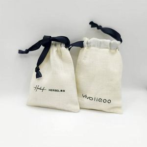 Sac en coton pour bijoux 15x20cm, logo personnalisable, sacs en coton mousseline avec cordon de serrage, pochette cadeau, à utiliser pour les bijoux, les parfums - Product Image 1