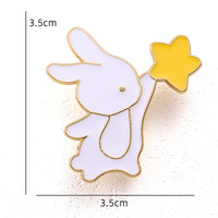 Le nouveau chapeau d'anime chaud épingles en gros personnalisé en alliage de zinc métal blanc émail doux broche mignon animal lapin étoile anime épingles émail