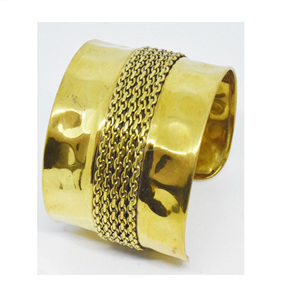2024 Venta de Joyería Navideña China, Brazalete Abierto Grueso de 8mm con Diseño de Cuerno y Hueso, Geométrico, con Pátina Multicolor, para EE. UU. - Product Image 1