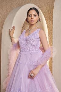 Robe en filet rose traditionnelle avec battements de travail manuel et embellissements de paillettes pour les fiançailles et les fêtes Vêtements traditionnels indiens - Product Image 2