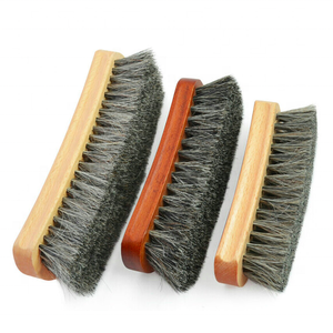 Brosse de nettoyage de chaussures en gros d'usine <span class=keywords><strong>manche</strong></span> en bois <span class=keywords><strong>avec</strong></span> cheval cochon PP dépoussiérage brosse de qualité supérieure - Product Image 1