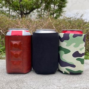 ที่ใส่แก้วหนัง ที่ใส่กระป๋องแบบสลักได้ ปลอกหุ้มกระป๋องแบบหนังเทียม ปลอกหุ้มกระป๋องเบียร์ PU พร้อมแม่เหล็ก - Product Image 1