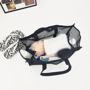 กระเป๋าตาข่ายสำหรับวันหยุดฤดูร้อนแบบขายส่ง ทนทาน ระบายอากาศได้ดี เหมาะสำหรับว่ายน้ำ ล้างทำความสะอาดได้ ใช้เป็นกระเป๋าชายหาดได้ พร้อมโลโก้สั่งทำ - Product Image 4