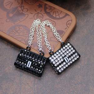 กระเป๋าโซ่เพชรเต็มสีชมพู ดำ เงิน พร้อมพวงกุญแจ ดีไซน์เนอร์  ตกแต่งเคสมือถือ  จี้โลหะ  อุปกรณ์ตกแต่งบ้านตุ๊กตา - Product Image 2