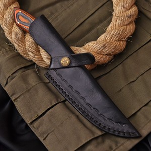 Couteau de chasse professionnel en acier Damas à lame fixe, avec poignée confortable, finition de surface personnalisée et personnalisation sur mesure - Product Image 5