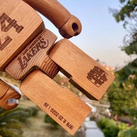 Personnalisé 400% 1000% en bois artisanat bearbrick statue ours brique Lakers n ° 8 Kobe Bryant sculpture pour la décoration de la maison jouets