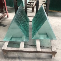 Panneau de verre flotté trempé ultra-transparent à bords polis pour décoration extérieure robuste avec des caractéristiques écologiques de haute résistance