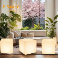 Plastik-LED-Würfelstuhl Bartische und -Stühle für Partys und Events LED-Würfelsitzhocker Nachtclub Shisha-Lounge Bar-Möbel LED-Cocktailtisch
