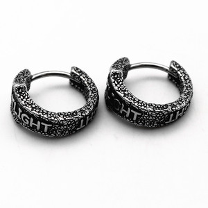 Yunnique Boucles d'oreilles créoles en acier titane, design lettres, style minimaliste, audacieux et rétro, forme ronde, pour couples - Product Image 5