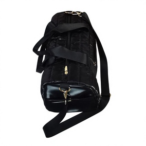 Sac de voyage en nylon noir avec logo tendance, grande capacité, fermeture éclair, style minimaliste, toutes saisons, portable, bagage à main - Product Image 4