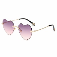 2025 vente chaude logo personnalisable mode tendance sans cadre amour lunettes de soleil uv400 coloré dégradé sans monture coeur lunettes de soleil