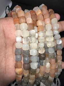 มูนสโตนหลายสี - มูนสโตนทรงกล่องเจียระไนเหลี่ยมขนาด 8-9 มม. ร้อยเป็นเส้นยาว 8 นิ้ว - Product Image 4
