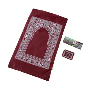 Alfombra de Oración Musulmana Portátil de Viaje con Nuevo Diseño, con Brújula Tejida y Alfombra Acolchada - Product Image 2