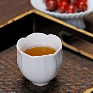 Tasse à thé en céramique de couleur unie, design pétale de lotus, en porcelaine, pour usage domestique, tasse cadeau - Product Image 4