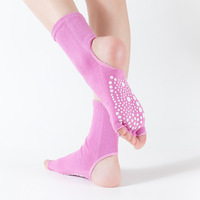 Chaussettes de sport tricotées mi-mollet antidérapantes à séchage rapide pour femme, idéales pour le yoga, la danse et l'entraînement quotidien en automne