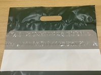Machine de fabrication de sacs de courrier en polyéthylène pour le commerce électronique entièrement automatique