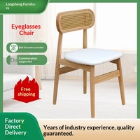 Chaise de salle à manger décontractée en bois massif de caoutchouc, dossier artistique, style minimaliste du milieu du siècle, avec cadre en rotin et revêtement en cuir, vente en gros