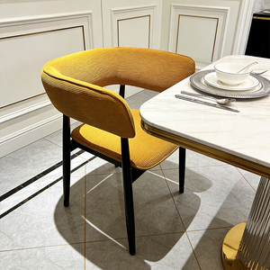 Chaise de salle à manger moderne en tissu <span class=keywords><strong>fourrure</strong></span>, avec dossier incurvé et pieds en bois massif, <span class=keywords><strong>fauteuil</strong></span> confortable pour restaurant et café. - Product Image 2