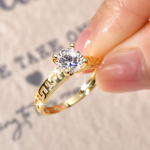 Cincin Tunangan Wanita Model Greek Key Solitaire dengan Zirkon 7mm, Dekorasi Hip Hop untuk Pernikahan Pasangan, Model Jepit Jari - Product Image 2
