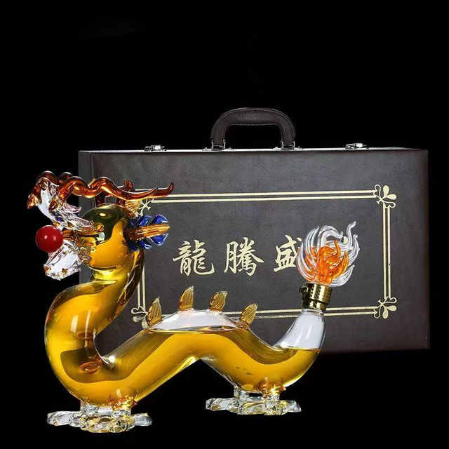 High Borosilicate 1000ml Handmade Sustainable Dragon Shape Glass Whiskey Decanter for Home Bar Decoration Ornaments