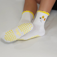 Chaussettes de yoga antidérapantes professionnelles, design personnalisé, volants, antidérapantes, chaussettes de pilates pour femmes, chaussettes en coton biologique de haute qualité