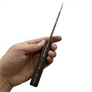 Cuchillo de hoja fija Drop Point de acero de Damasco forjado con mango de madera Pakka, personalizable para caza, camping y supervivencia, 3 años de garantía. - Product Image 3