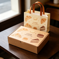 Coffret Cadeau de Biscuits en Terre Cuite Rouge Profond avec Sac en Papier à Poignée Tressée – Emballage Élégant pour Desserts – Personnalisation en Gros OEM – Conception Gratuite