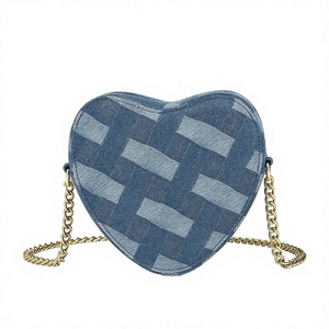 Bolso Bandolera de Mujer de Alta Gama, con Cadena, Versátil y Moderno, de Mezclilla Tejida a Rayas con Forma de Corazón, para Verano - Product Image 1
