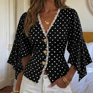 Camiseta Vintage Francesa Elegante con Encaje, Cuello en V, Estampado de Lunares, Botones, Mangas Acampanadas y Cintura Definida para Mujer - Product Image 4