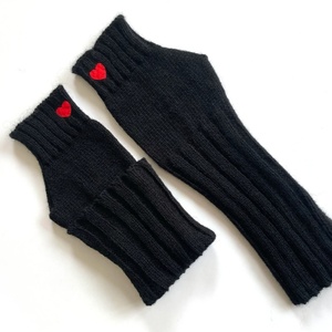 Mitaines thermiques exquises pour femmes hiver chaud câble tricoté chauffe-bras gants longs sans doigts avec coeurs rouges pour la chaleur extérieure - Product Image 1