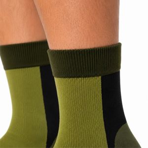 Chaussettes de compression respirantes personnalisées de couleur unie pour le basketball, le sport et le football - Product Image 4
