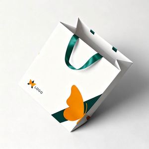 Bolsa de Papel Impresa CMYK con Recubrimiento Personalizado para Cosméticos y Ropa, con Diseño Personalizado - Product Image 1