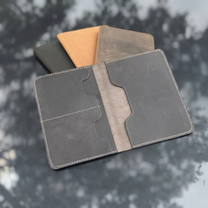 Porta Pasaportes de Cuero Genuino de Primera Clase, Ecológico, Unisex, con Bloqueo RFID, Personalizable con Logotipo, Funda Protectora para Pasaporte - Product Image 1