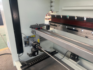 31% Descuento China 6 Axis Cnc Press Brake Machine con sistema de controlador DFORSUNm para chapa metálica - Product Image 2