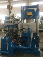 Machine à fabriquer des bottes et des billes en caoutchouc hydraulique Huacheng, pression du système 21 MPa, 380 V, longue durée de vie