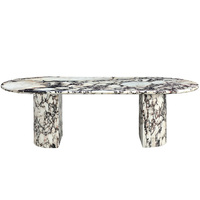 Table à manger asymétrique à double piétement, en marbre massif, avec dalle ovale organique et veinage noir sauvage entrelacé, style minimaliste