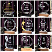 Trophée en cristal personnalisé avec logo gravé et impression UV couleur pour récompenses des employés exceptionnels et commémoration des réunions annuelles