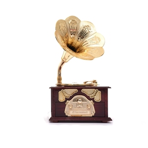 Caja de música con forma de fonógrafo de estilo vintage para regalo de cumpleaños de pareja de estudiantes - Product Image 1