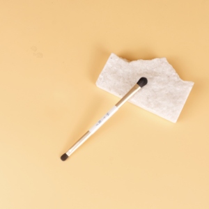 Pinceau double embout avec manche transparent moulé par injection et têtes en fibres synthétiques - Product Image 3