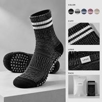 Chaussettes de Pilates à soutien de la voûte plantaire, antidérapantes, à talon ouvert, à semelle pleine, ajustement parfait, rayures noires et grises, pour studio, OEM, marque privée, échantillonnage en vrac, emballage
