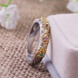Anello a Cinque Fiori per Donne, Minimalista Bicolore con Accento in Cristallo, Regolabile, Gioiello alla Moda per Dito Indice - Product Image 4