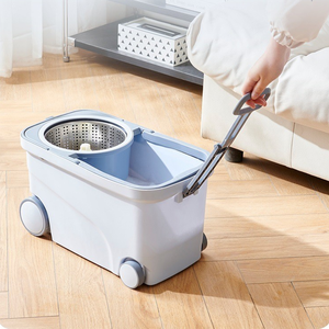 Nueva llegada libre <span class=keywords><strong>de</strong></span> lavado <span class=keywords><strong>de</strong></span> manos <span class=keywords><strong>de</strong></span> rotación <span class=keywords><strong>de</strong></span> 360 grados fregona <span class=keywords><strong>de</strong></span> microfibra manija <span class=keywords><strong>de</strong></span> Marco inoxidable limpieza <span class=keywords><strong>de</strong></span> suelo fregona plana con juego <span class=keywords><strong>de</strong></span> cubo - Product Image 6